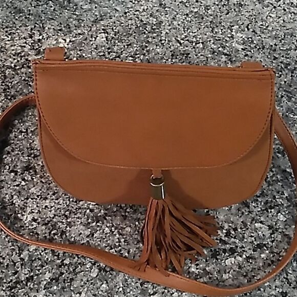 SIGNATURE Brown Tassel Crossbody Bag. NWOT - Picture 8 of 13